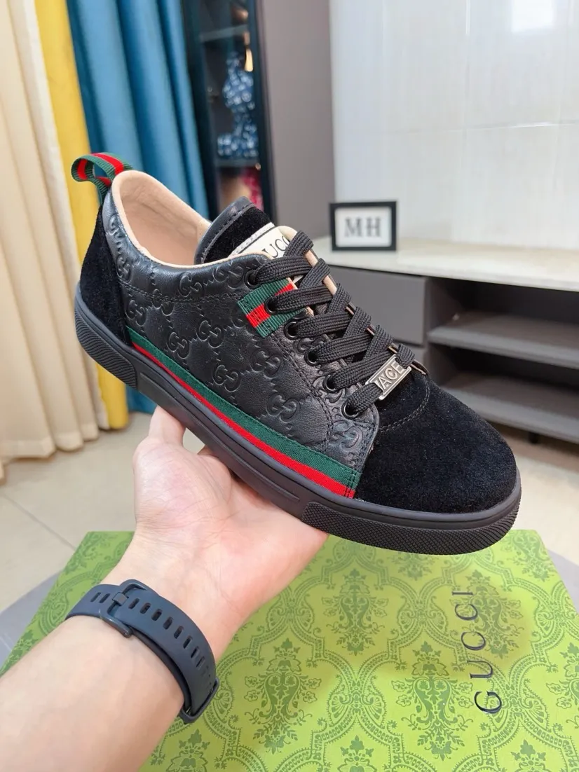 Men's shoes 💰420🌸🌸[GUCCI] Gucci's new spring and summer slip-on loafers with cartoon characters, Fendi F's low-cut trendy men's shoes, 😈The upper is made of Italian 🇮🇹 imported sheep suede with Lafayette embroidered leather, full pigskin lining, original rubber non-slip outsole! The style is high-profile and elegant, and the upper is versatile and fashionable. 🇱🇾🇱🇾A large number of ready-made and reposted pictures will be sold! 38-44,